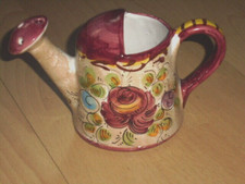 süße Gießkanne Keramik beige rot  tolles Dekor 17x10cm Handarbeit signiert