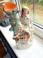 The Highlander großer Staffordshire antiker Ziegenkilt mit flachem Rücken