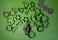 21 Plätzchen Ausstecherformen  alte Weißblech Formen antik 