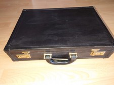 Lederaktenkoffer der Marke