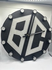 Wanduhren personalisiert mit eigen Logo oder Marke, Farben Und Material Wählbar.