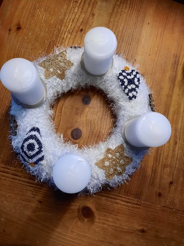 Adventskranz weiß