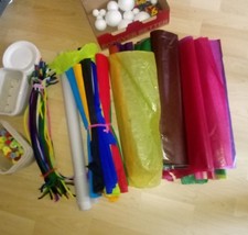 Basteln  Konvolut Papier, Pfeifenputzer, Styroporkugeln, Pappteller, Knöpfe etc.