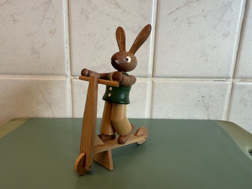 Hase auf roller osterhase - hase,