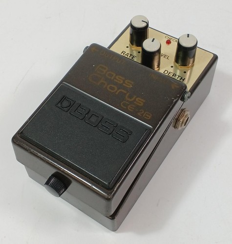 Boss chorus effektpedal - ce-2b,