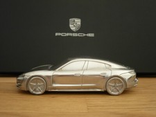Porsche Briefbeschwerer Taycan