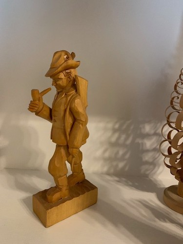 Geschnitzte holzfigur - geschnitzte,