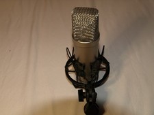 RODE NT1-A  Großmembran Mikrofon mit Spinne, top