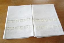 2 gleiche alte Kissenbezüge