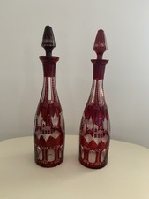 Kristall Karaffen, alt, Mundgeblasen, Hand geschliffene/gebeizte Motive Rubinrot