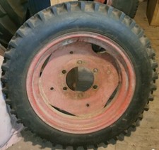 Ein Metzler Treckerreifen 600 - 20 ASF mit Felge