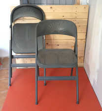 Zwei IKEA Metal Klappstühle