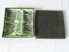 DDR ABS Besteck  12 Kuchengabeln  Gabeln Karomuster Schachbrett im Kasten  (21)