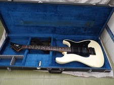 vintage Charvel Model 3 Elfenbein im Koffer