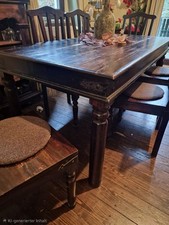 Esstisch Set im Kolonialstil