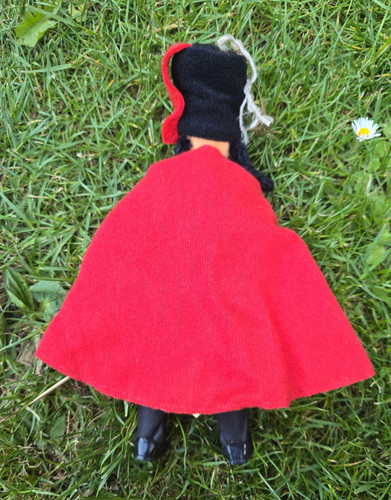 Stoffpuppe mit umhang - stoffpuppe,