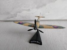 Flugzeug Modell Spitfire MK II Militärflugzeug auf Ständer 