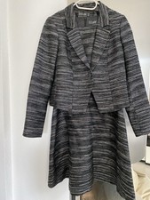 Elegantes Kostüm (Kleid