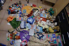 ein großer Karton mit Trödelmarkt Sachen