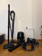 Hyla Est Staubsauger mit Elektrobürste und Nimbus Zubehör