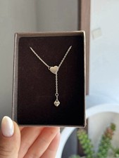 Aktuelle Halskette Krawatte