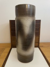 Große - Mid Century Modern strukturierte Steinzeug Keramik Bodenvase 16,5" hoch Vintage