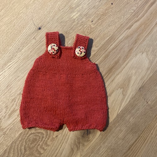 Handgestrickte kleidung - handgestrickte, f
