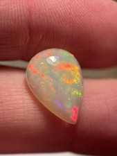 Welo Opal poliert 3,2 ct mit Feuer