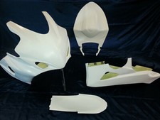 Rennverkleidung mit Höcker