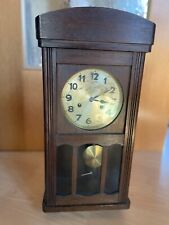 Schlichte Pendeluhr mit