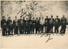 Foto WK II Deutsche Soldaten Uniform auf Skiern  L1.74