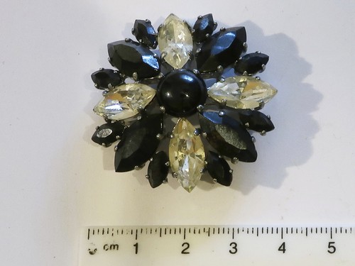 Alte brosche mit - brosche, schwarzem
