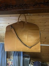 Kleiderhülle Aus Leder von