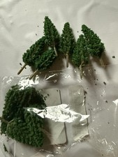 10 x Tannenbäume/Zypressen NEU Modelleisenbahn H0- sehen gut aus