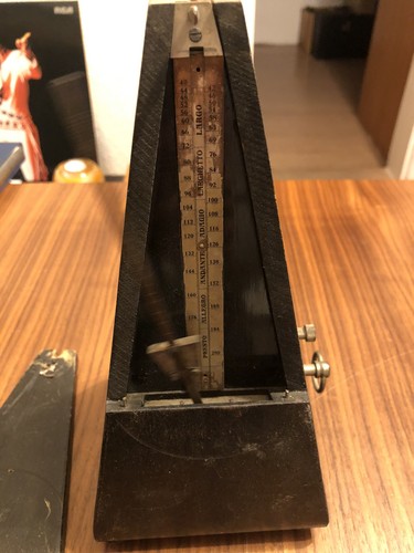 Klassisches vintage metronom - klassisches,