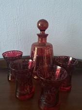 Rubinrote Karaffe, 4 Gläser