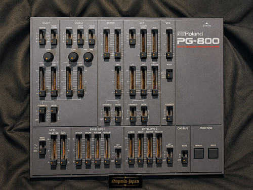 Roland 800 synth - synth, programmer