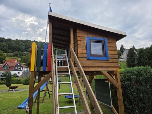 Holz spielhaus auf stelzen - auf,