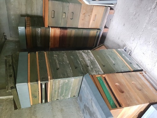 Diverse bienenbeuten mit - bienenbeuten,