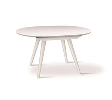 Moderner ovaler Esstisch mit