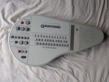 Suzuki Omnichord OM-84 mit Bärentatzenkoffer