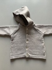 PLUI PLUI STRICKJACKE CARDIGAN MIT KAPUZE GR.62-68 CM 4-6 MONATE IN GRAU