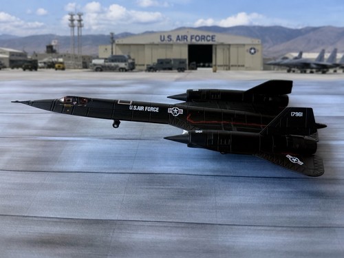 144 blackbird spy - sr-71,