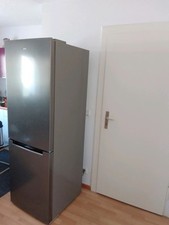 Verkaufe einen neuen Kühlschrank, gekauft vor 2 Jahren.