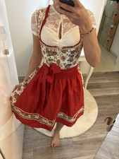 Dirndl mit Bluse und Schürze