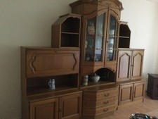 Wohnwand Eiche rustikal ca 3 m breit, mit Beleuchtung in der Vitrine