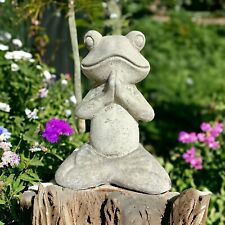 Kleiner Frosch in Yogaposition - Höhe 19cm, Breite 13cm, Tiefe 9cm