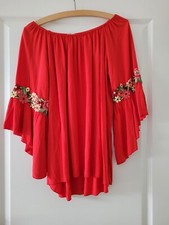 Schöne rote Sommerbluse mit