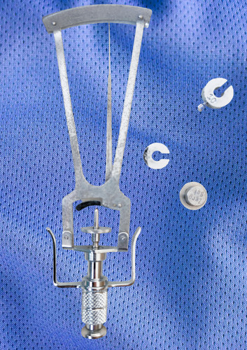 Moria schiotz tonometer - tonometer, with