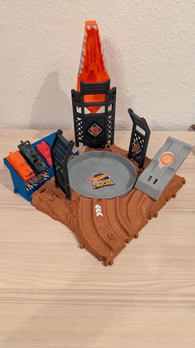 Hot wheels monstertruck arena - wheels,